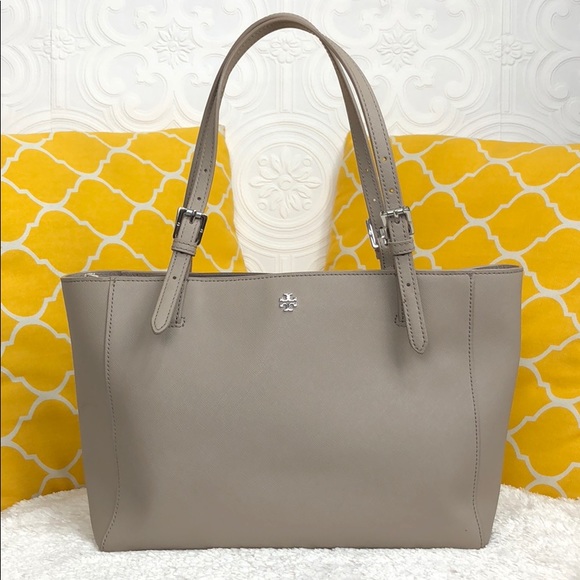 Tory Burch Handbags - 🌸OFFERS?🌸Tory Burch All Leather Stone Gray Tote